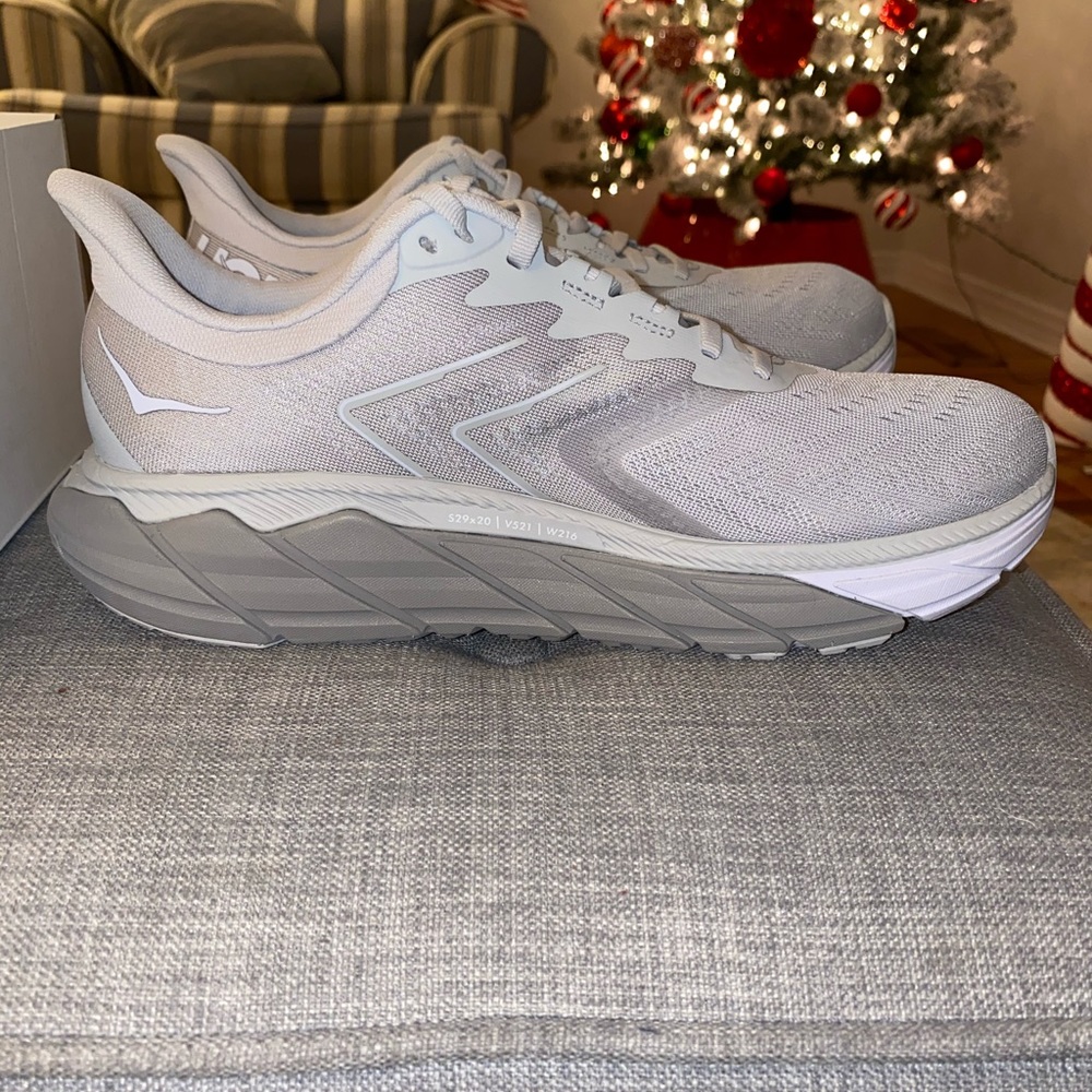 Hoka Arahi 5 Wide. Size 10. Never worn. Brand new in box.